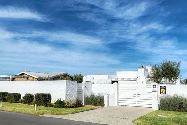 MOVE IN - A HIDDEN GEM IN LOWER PALMIET
JOINT MANDATE

Step into this immaculate ...