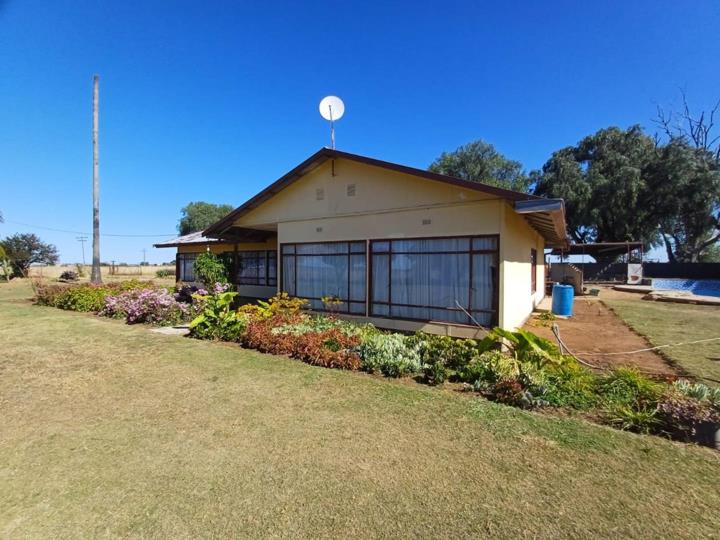 Farm for sale in Geysdorp - P24-116160749