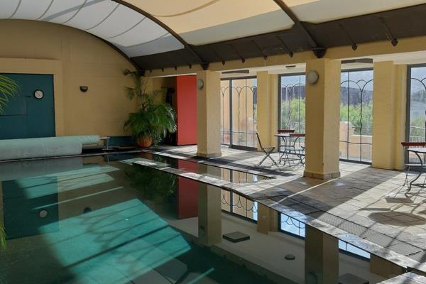 This beautifully appointed 1-bedroom apartment in the sought-after The Village complex offers a perfect blend of comfort, convenience ...