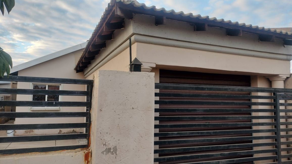 2 Bedroom House for sale in Mahube Valley - P24-116165193