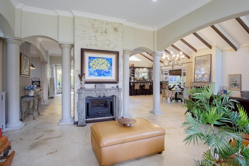 9 Bedroom House for sale in Shere - P24-116171688