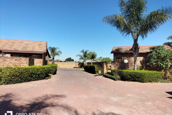 This very neat ground floor unit , offers 2 bedrooms, 1 bathroom
Sunny lounge and patio ...