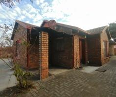 House for sale in Lindo Park