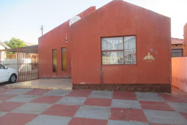 Cosy 2 bedroom house for sale in Mabopane -X.

 This beautifully maintained 2- bedroom house offers comfortable and secure living. ...