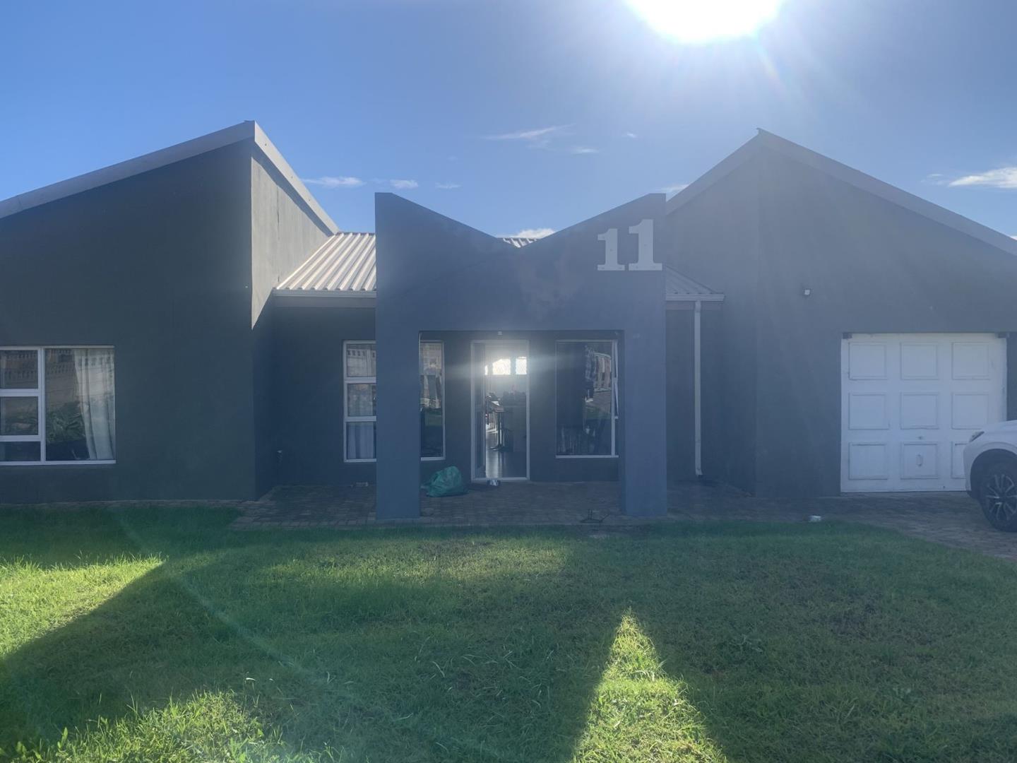 3 Bedroom House for sale in Albertinia