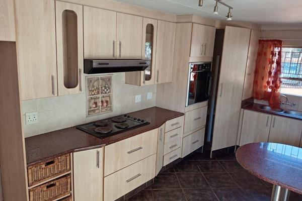 Spacious 3-Bedroom house To Rent in Heuweloord, Centurion


Enjoy the convenience of being close to shopping centres, healthcare ...