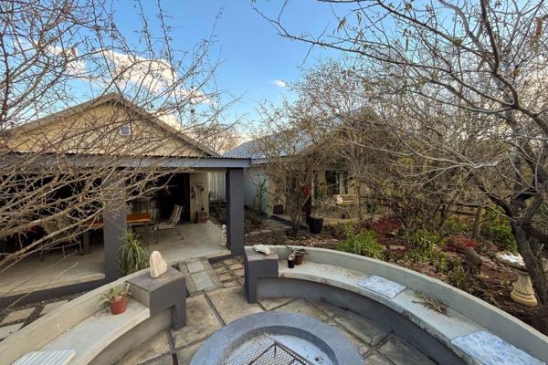 Exclusive mandate - Tucked away in the heart of Hoedspruit Wildlife Estate, this beautifully maintained 2-bedroom home offers a ...