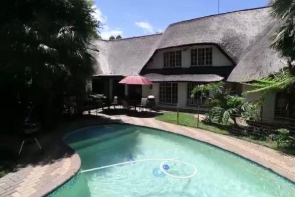 This house is the answer in calling it  home with luscious garden , sparkling swimming pool and  flat for rental in Flamwood ...