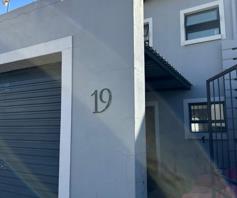 Townhouse for sale in Heatherview