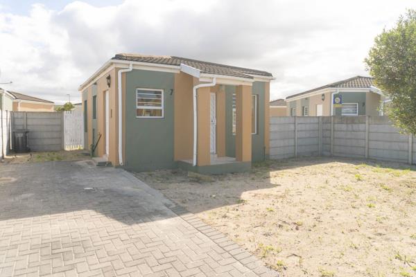 This perfect home offers room to grow and endless potential! Step into this 2-bedroom ...