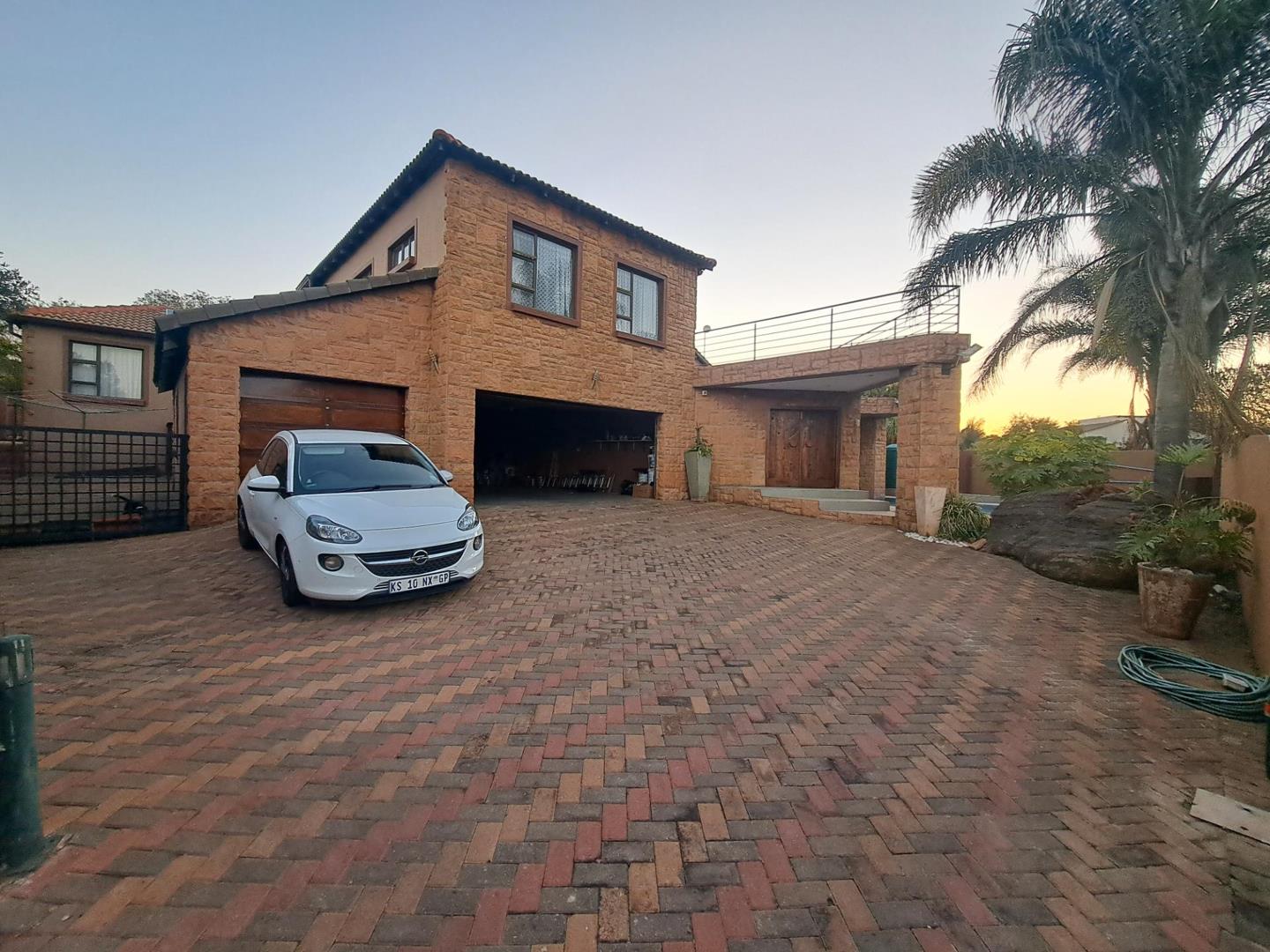 4 Bedroom House for sale in Stone Ridge - Stone Ridge Country Estate ...