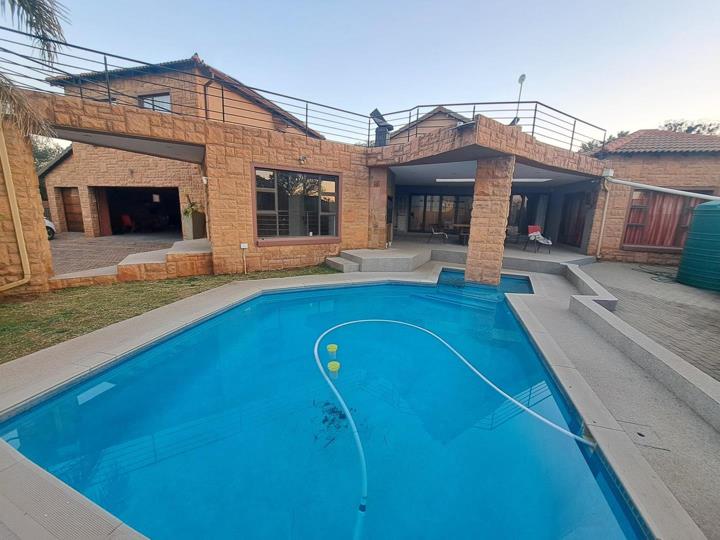 4 Bedroom House for sale in Stone Ridge - Stone Ridge Country Estate ...