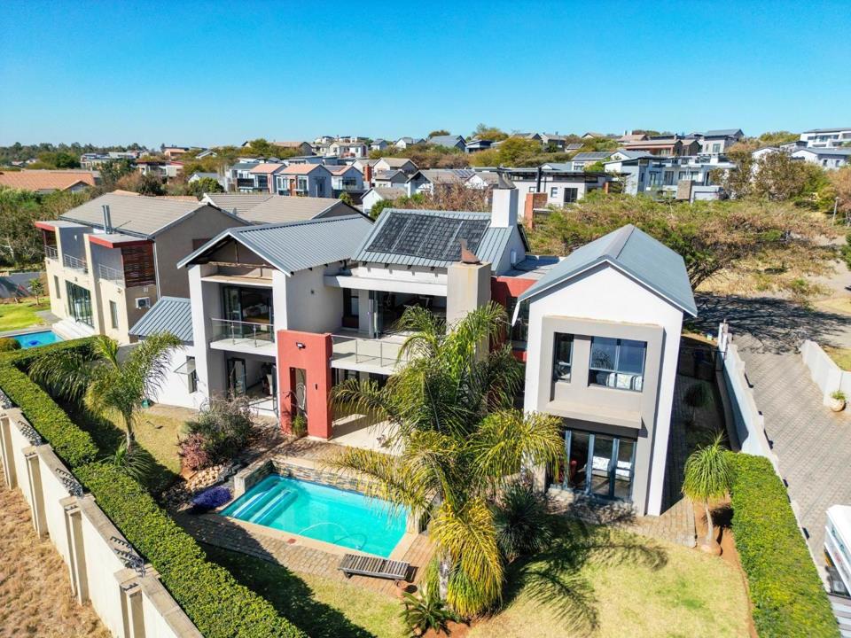 4 Bedroom House for sale in Copperleaf Estate - P24-116215712