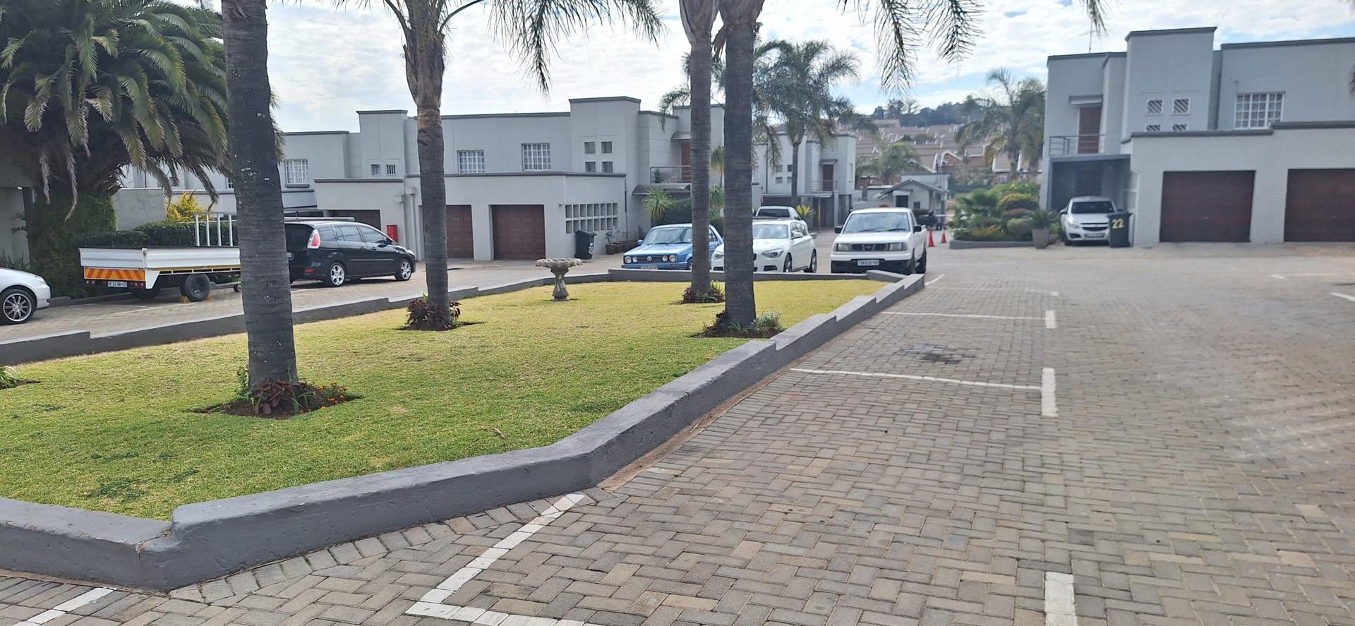2 Bedroom Townhouse for sale in Oakdene - 3 Oakdene Gardens, 2 South ...