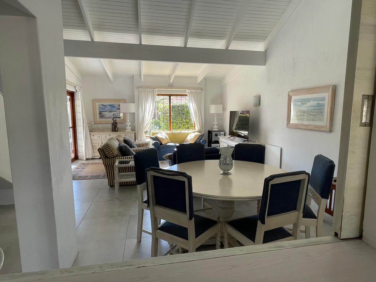 Photo of 4 Bedroom Townhouse to rent in Central Beach