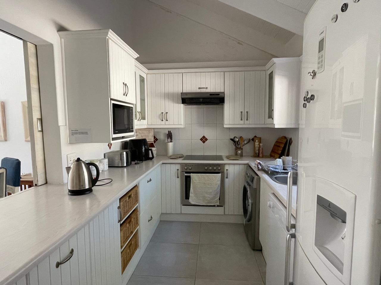 Photo of 4 Bedroom Townhouse to rent in Central Beach