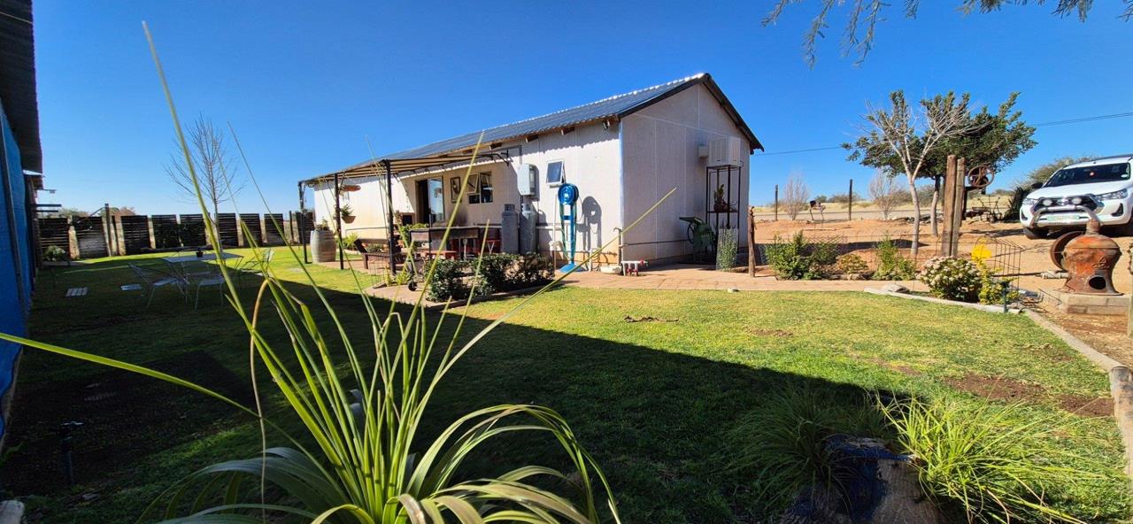 2 Bedroom House for sale in Upington Rural - P24-116228933