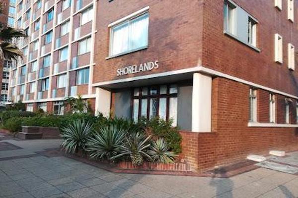 Large Studio available immediately R6500.00
5th Floor with sea view.  Well maintained.  ...