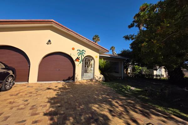 Beautiful and spacious house in a quiet and friendly Neighbourhood.

4 Bedroom, 2 Bathroom and Study
Double Garage, pool and large ...