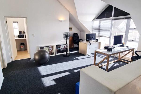 Westlake Square is an upmarket office development close to the foot of Ou-Kaapse Weg in ...