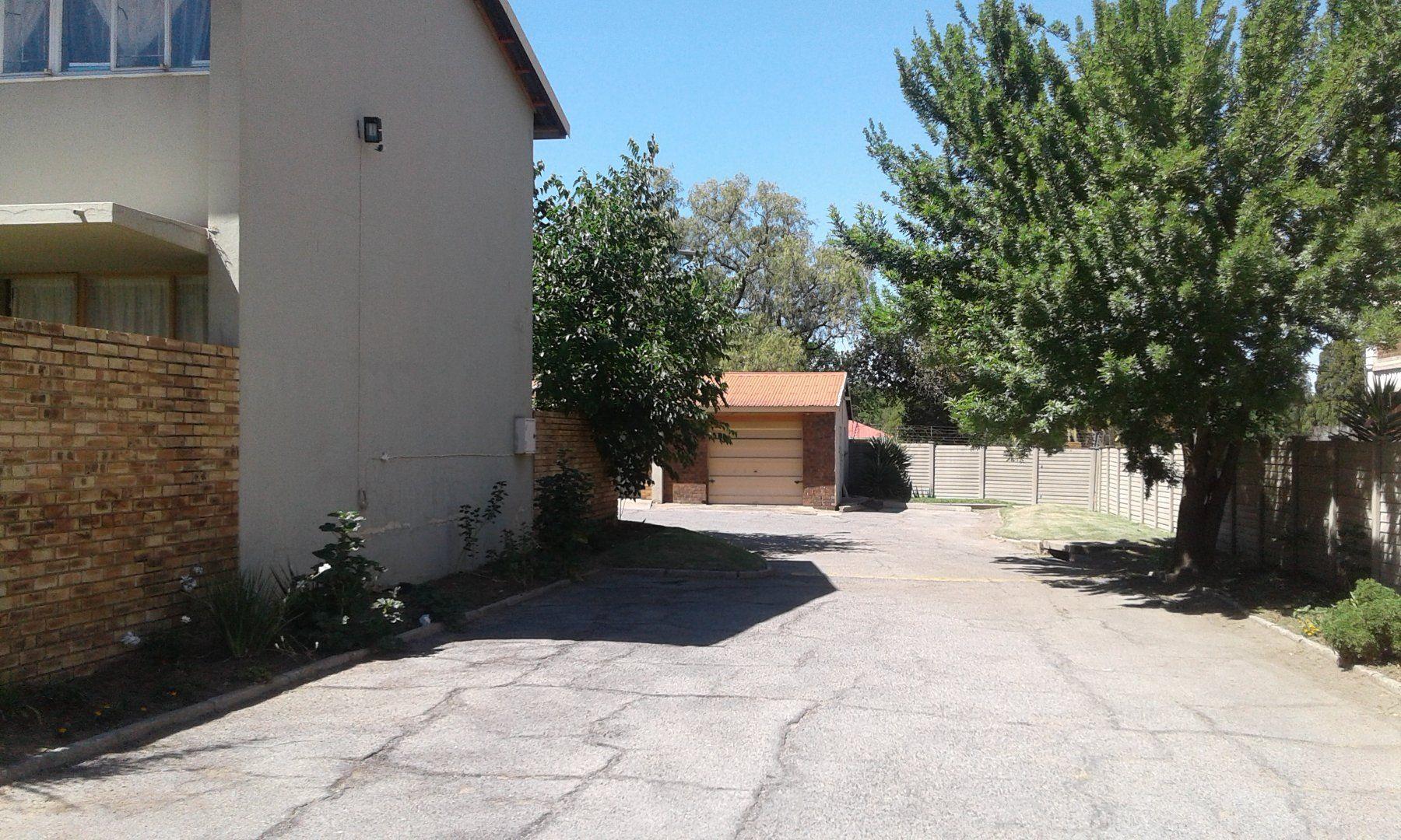 2 Bedroom Townhouse for sale in Sasolburg Ext 2 - P24-113892900