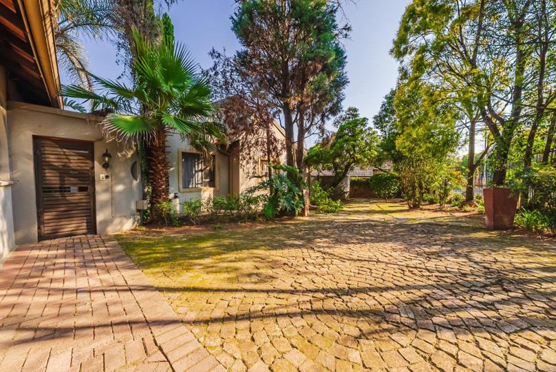4 Bedroom House for sale in Mulbarton - P24-116246203