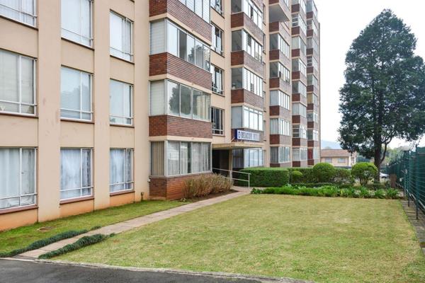 Welcome to this delightful 2-bedroom ground floor flat, perfectly positioned in the highly desirable Beacon Hill complex. Offering ...