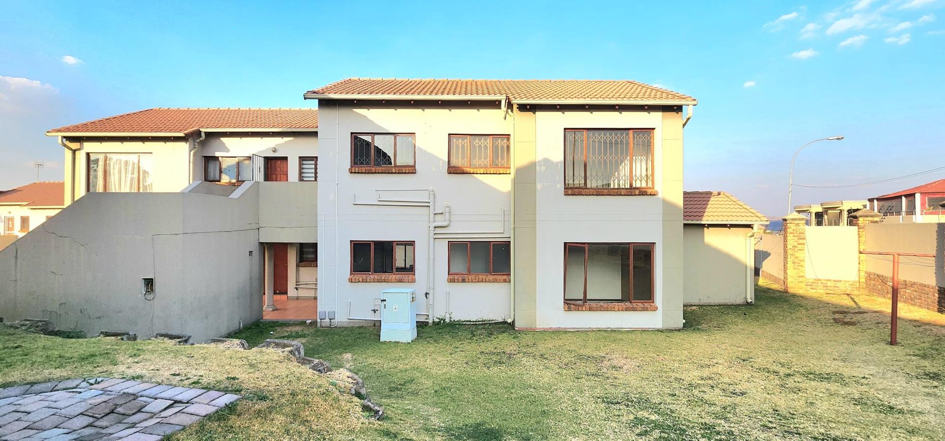 2 Bedroom Apartment / flat for sale in Mondeor - P24-116834087