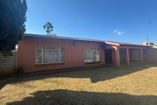 This exceptionally neat and well-maintained property is perfectly located in one of Stilfontein’s most popular neighbourhoods. Ideal ...