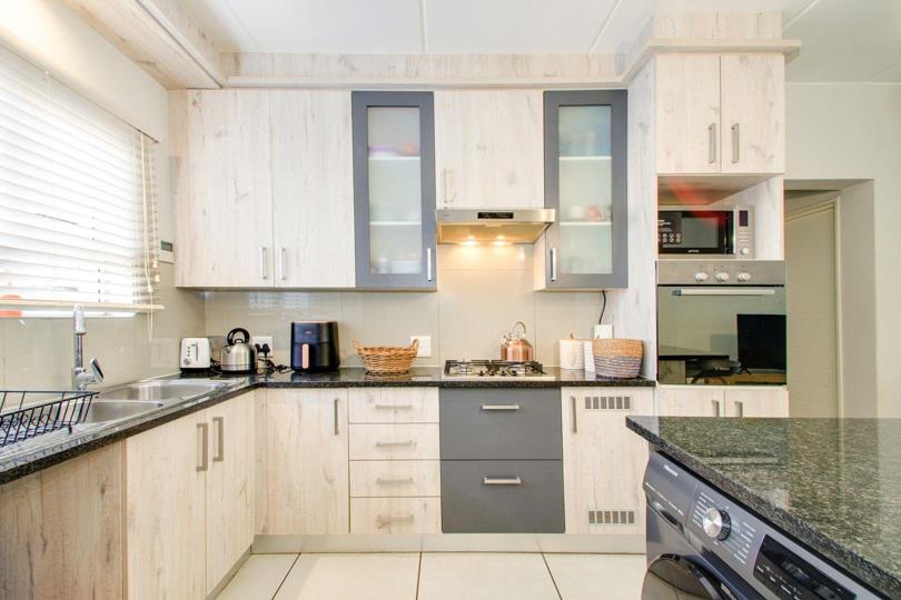 3 Bedroom Apartment / flat for sale in North Riding - P24-116259434