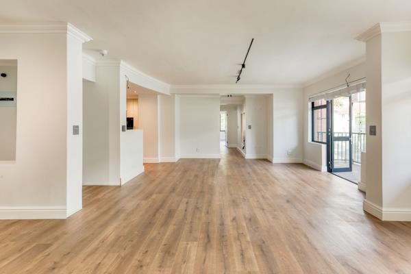 This luxury 2 bedroom apartment in Palm Garden Retirement home is ready for a new owner. 
Beautifully and tastefully renovated. 
Large ...