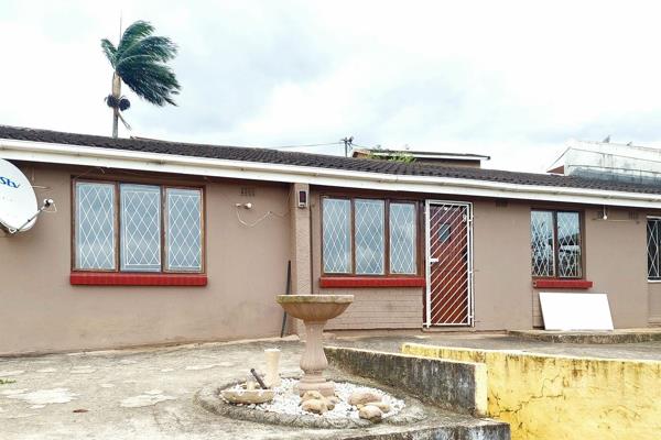 Welcome to this spacious and versatile family home located in the heart of Flamingo ...