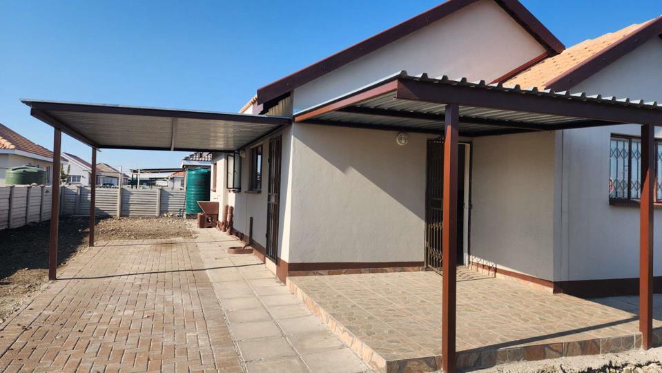 3 Bedroom House for sale in Rustenburg Central - P24-116955668