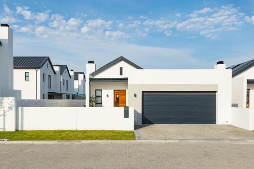 3 Bedroom House for sale in Le Coste Estate