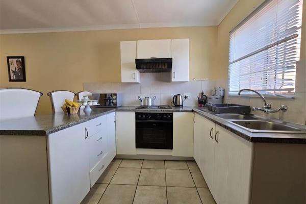 Modern 3-Bedroom Upstairs Townhouse | Secure Nature Estate

Discover a stunning blend of ...