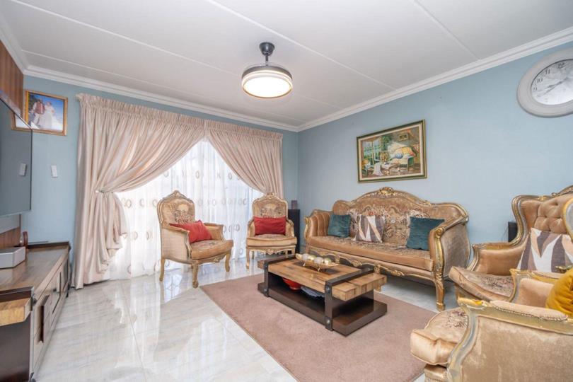 Listing number: P24-116275383, Image number: 2