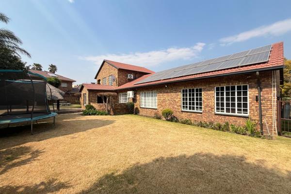 Within walking distance from Great North Road this home located perfectly to The Falls Spa, Highway access and local ...