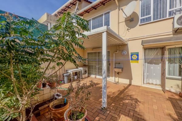 Situated in the sought-after suburb of Westridge, this well-kept 3-bedroom townhouse ...