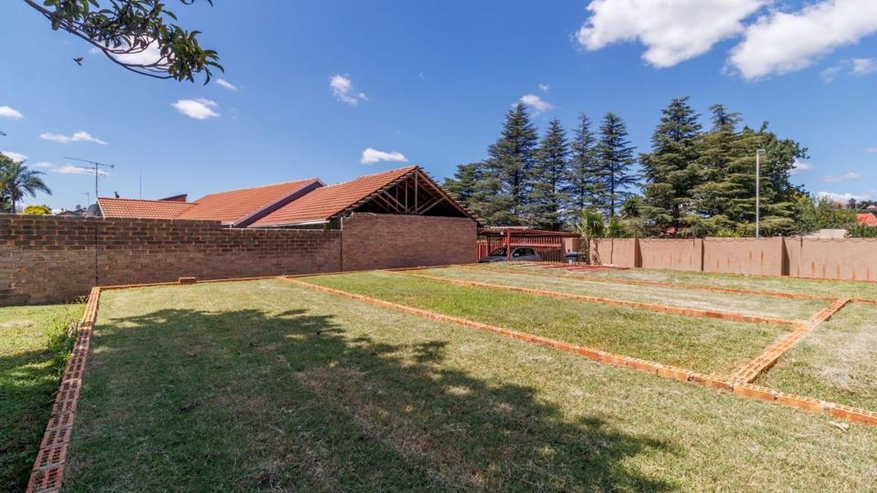 4 Bedroom House for sale in Mulbarton - P24-116293347