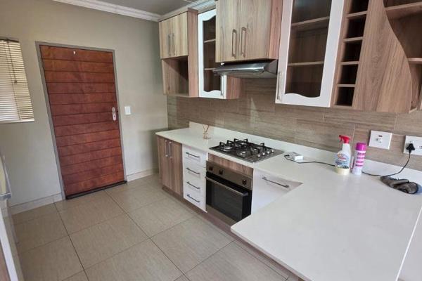 **Stunning 2-Bedroom Flat To Let in Andeon AH, Pretoria**

Welcome to your new home in ...