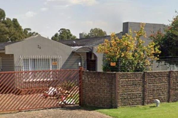 Insolvent 3 Bedroom house with Flat for sale in Selcourt, Springs, Gauteng. 
-
This ...