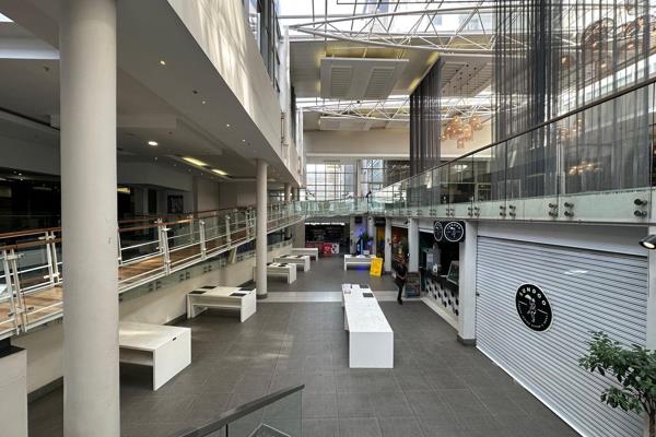 This 343m2 modern office to let in Upper East Side, Salt River offers a versatile and ...