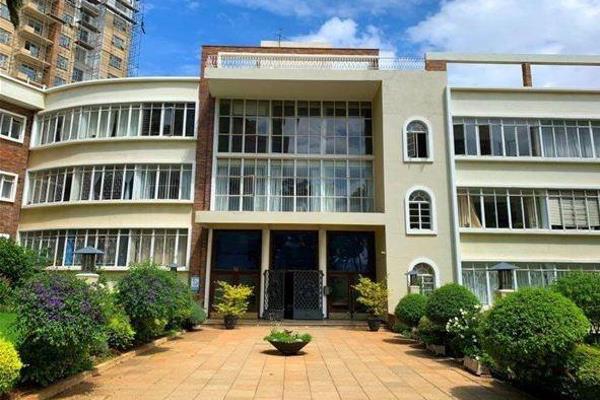 Fabulous Lock-Up-and-Go in Vibrant Rosebank Discover the ultimate in modern living with this stunning, fully furnished unit situated in ...