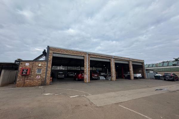 Workshop/warehouse available to rent. 

-Approximately 550 square meters
-Including ...