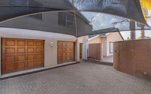4 Bedroom House for sale in Farrarmere