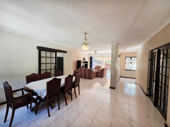 3 Bedroom House for sale in Robindale - P24-116315716