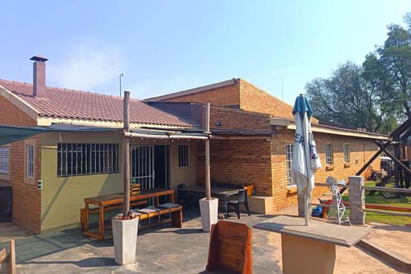 This stunning facebrick beauty offers everything you may need in a home.

The property consists of
4 Spacious bedrooms of which 3 ...