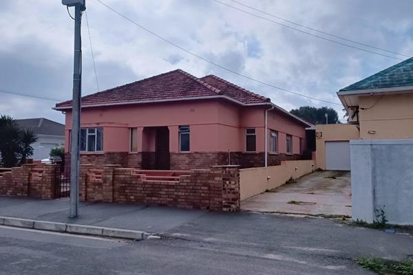Western Cape Town Houses For Sale In Goodwood With Granny Flat