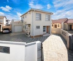 House for sale in Blue Hills