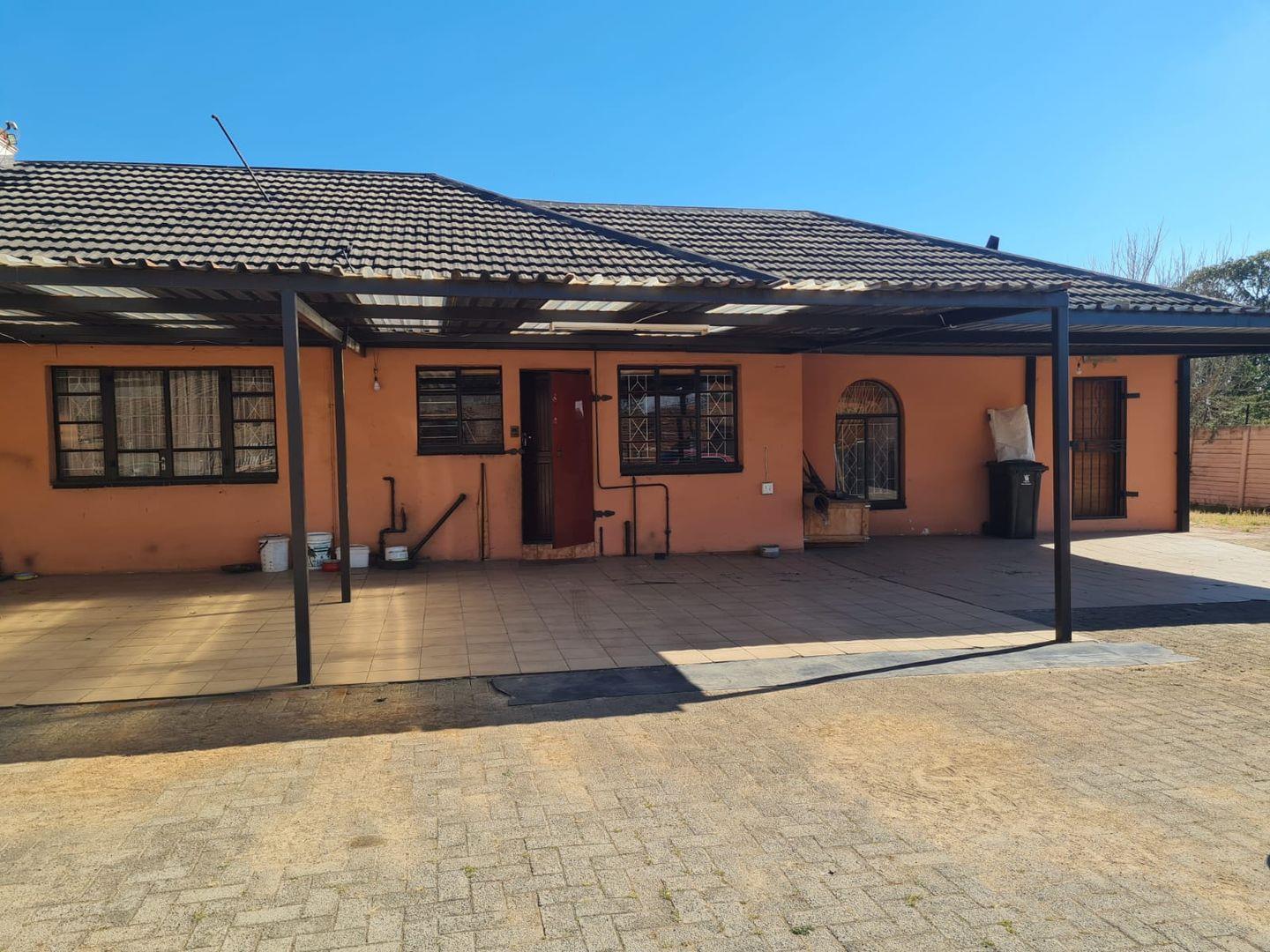 4 Bedroom House for sale in New Modder - P24-116331344
